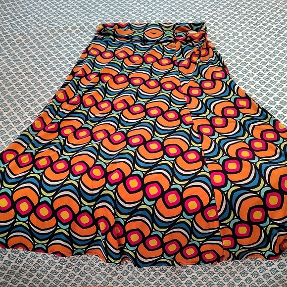 DONATING 9/17 Lularoe Stretch Maxi Groovy Skirt Size large - Picture 2 of 3